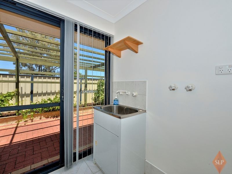 28 Kingfisher Drive, Halls Head WA 6210