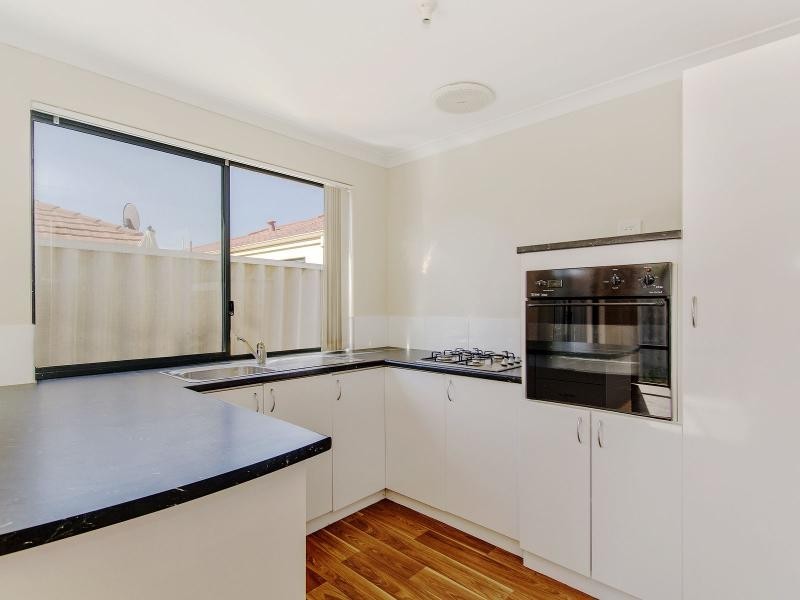 8/18 Shoalhaven Place, Waikiki WA 6169