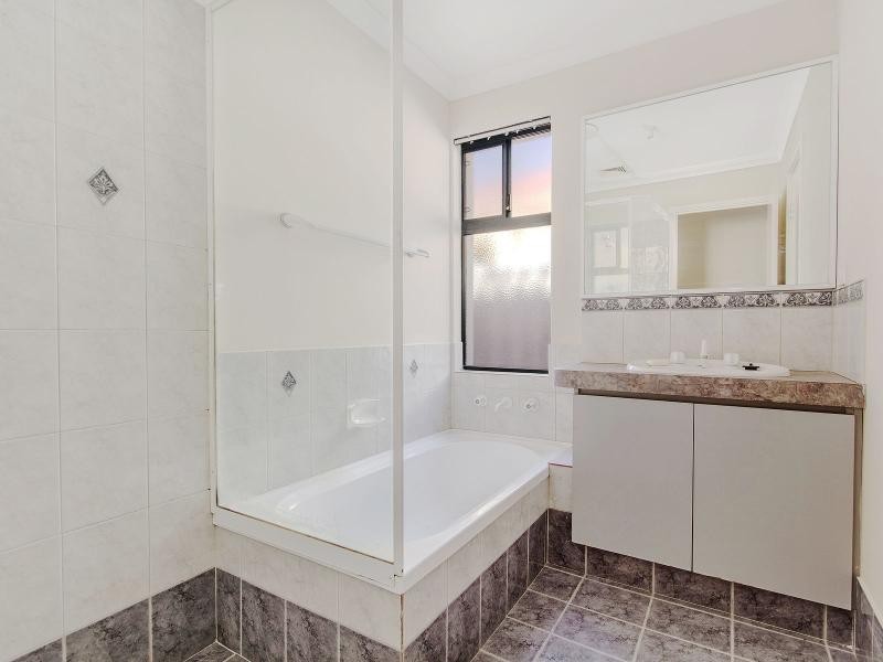 8/18 Shoalhaven Place, Waikiki WA 6169