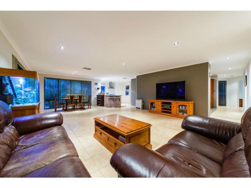 7 Lakeport Way, Butler WA 6036