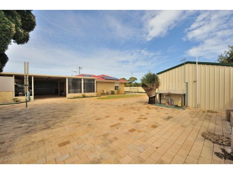 26 Wyola Street, Cooloongup WA 6168