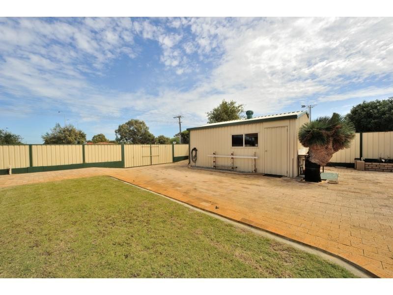 26 Wyola Street, Cooloongup WA 6168