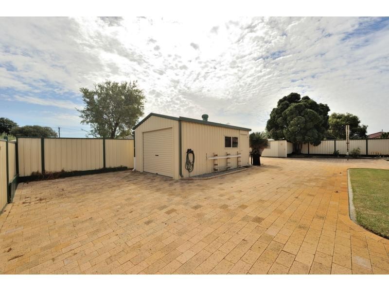 26 Wyola Street, Cooloongup WA 6168