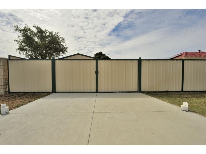 26 Wyola Street, Cooloongup WA 6168