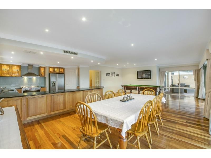 12 Trade Winds Retreat, Dudley Park WA 6210