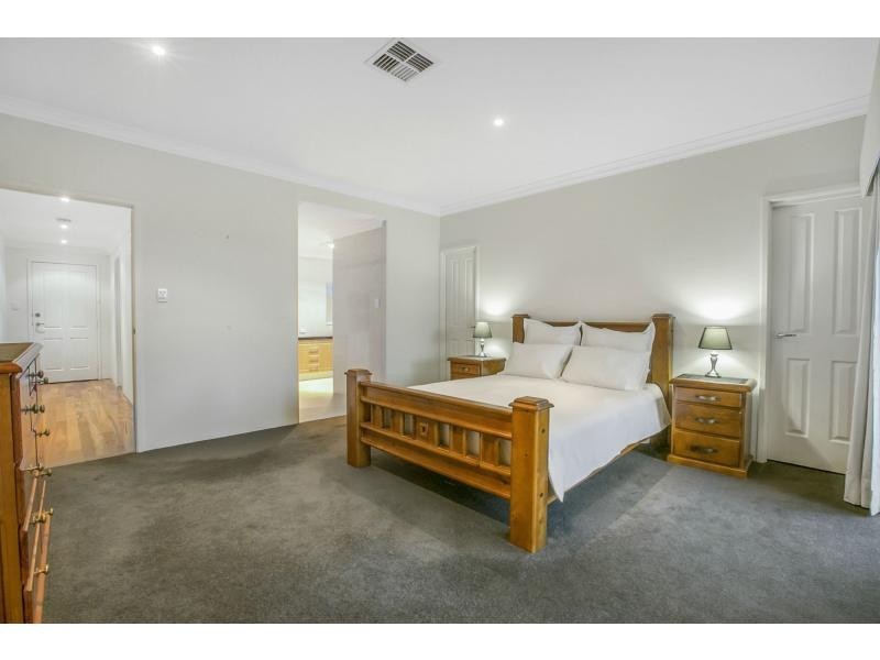 12 Trade Winds Retreat, Dudley Park WA 6210