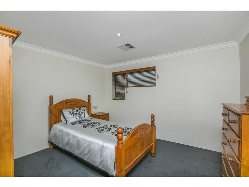 12 Trade Winds Retreat, Dudley Park WA 6210