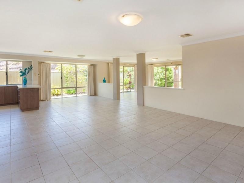 7 Gilbreth Bend, Tapping WA 6065