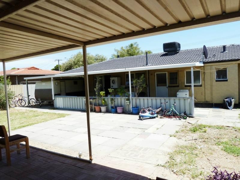 21 Quamby Place, Rockingham WA 6168