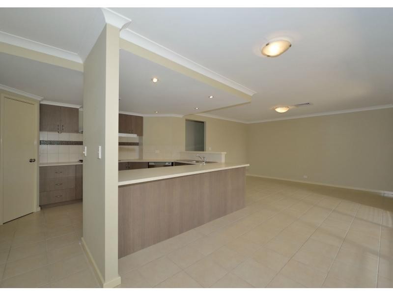 10 Oxenholme Way, Waikiki WA 6169