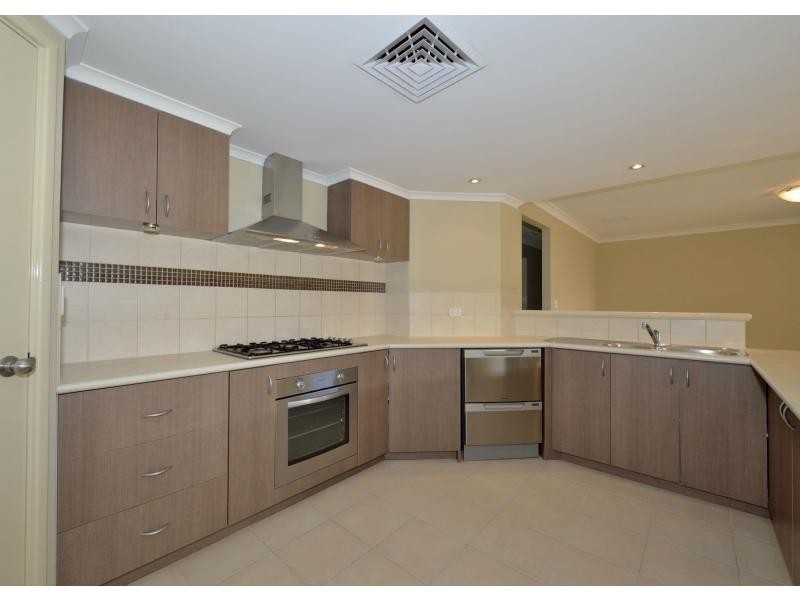 10 Oxenholme Way, Waikiki WA 6169