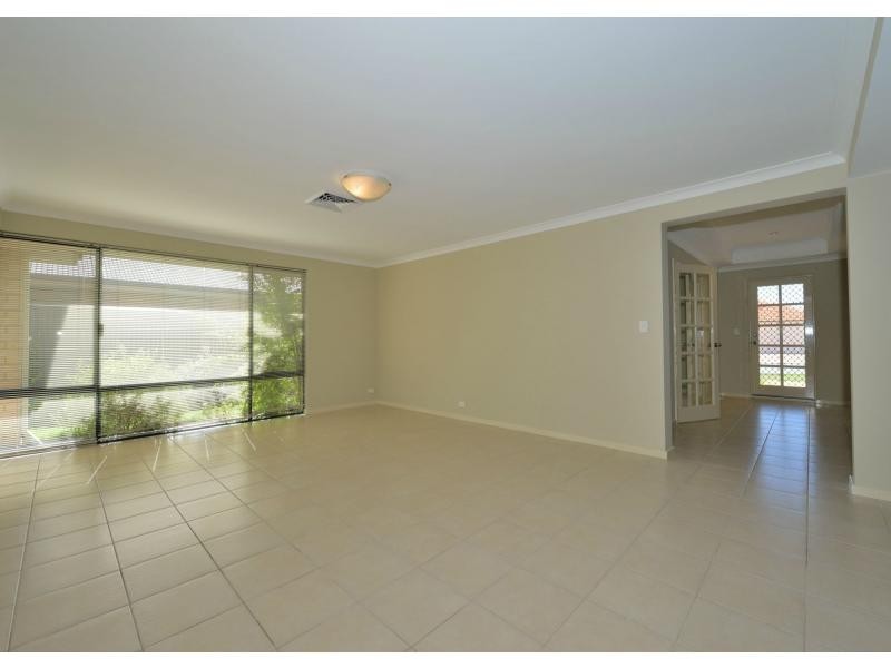 10 Oxenholme Way, Waikiki WA 6169