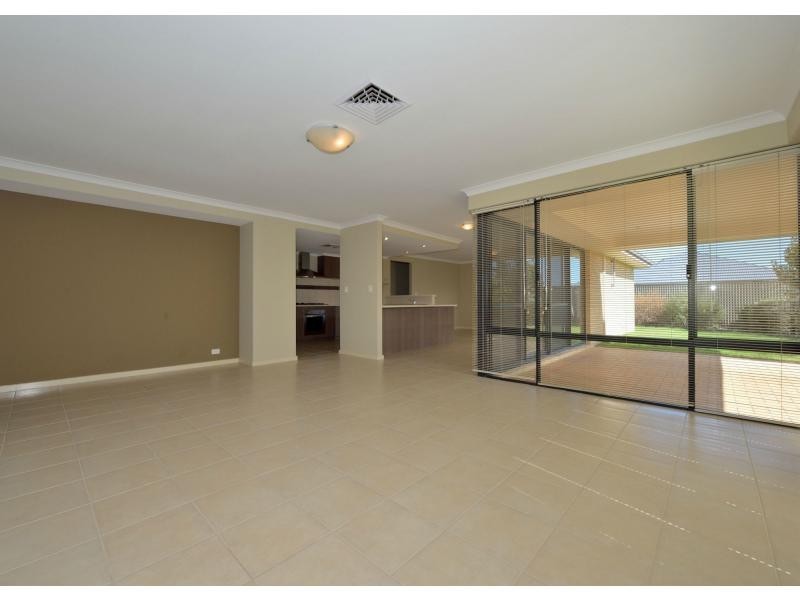10 Oxenholme Way, Waikiki WA 6169