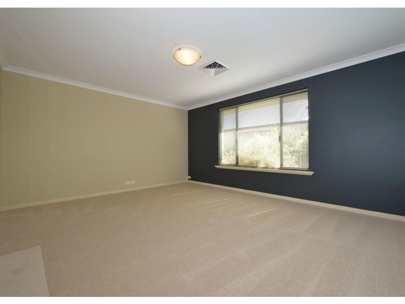 10 Oxenholme Way, Waikiki WA 6169