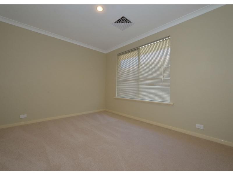 10 Oxenholme Way, Waikiki WA 6169