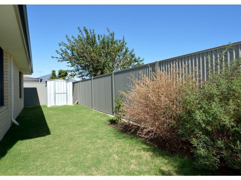 10 Oxenholme Way, Waikiki WA 6169