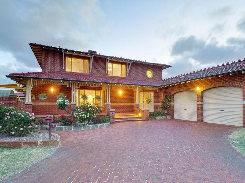 8 Lanchester Way, Stirling WA 6021