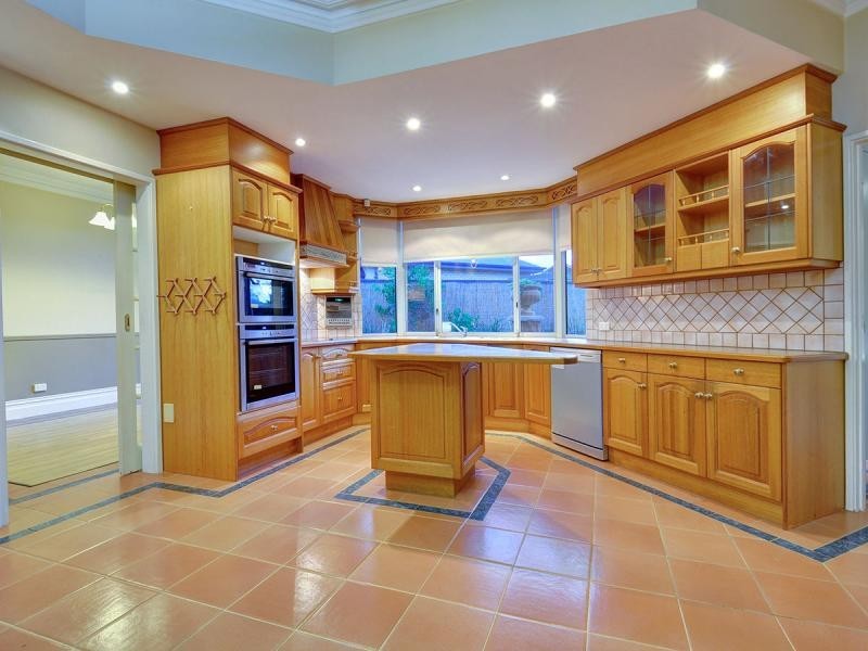 8 Lanchester Way, Stirling WA 6021