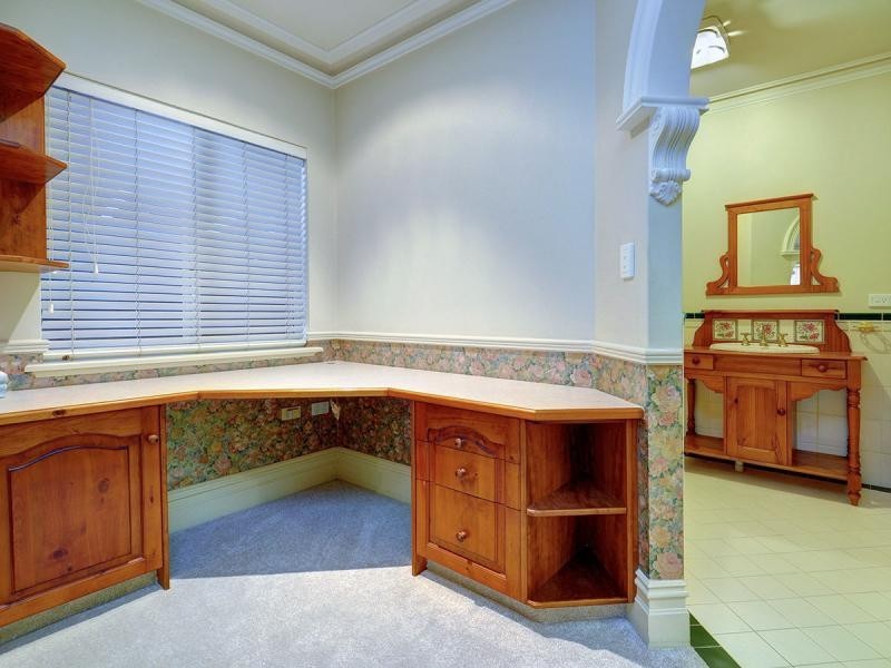 8 Lanchester Way, Stirling WA 6021