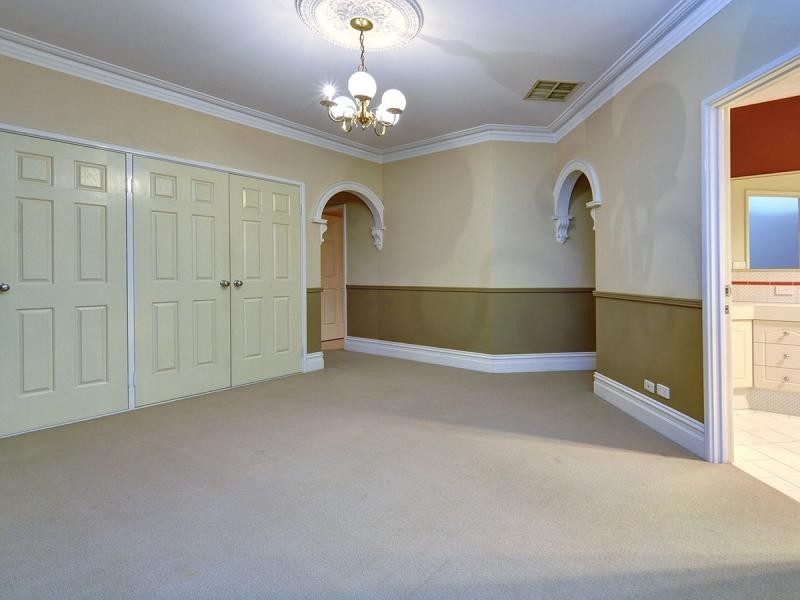 8 Lanchester Way, Stirling WA 6021