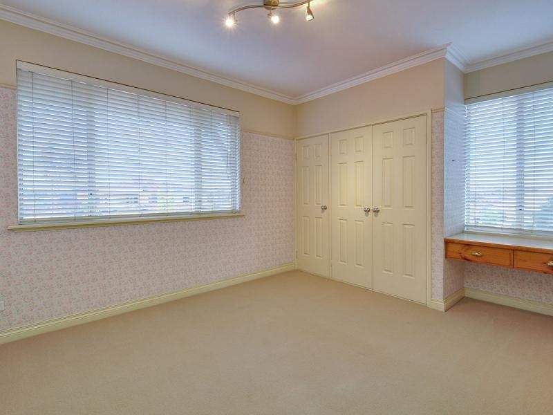 8 Lanchester Way, Stirling WA 6021