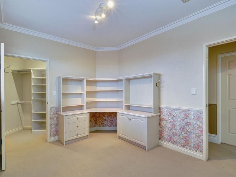 8 Lanchester Way, Stirling WA 6021