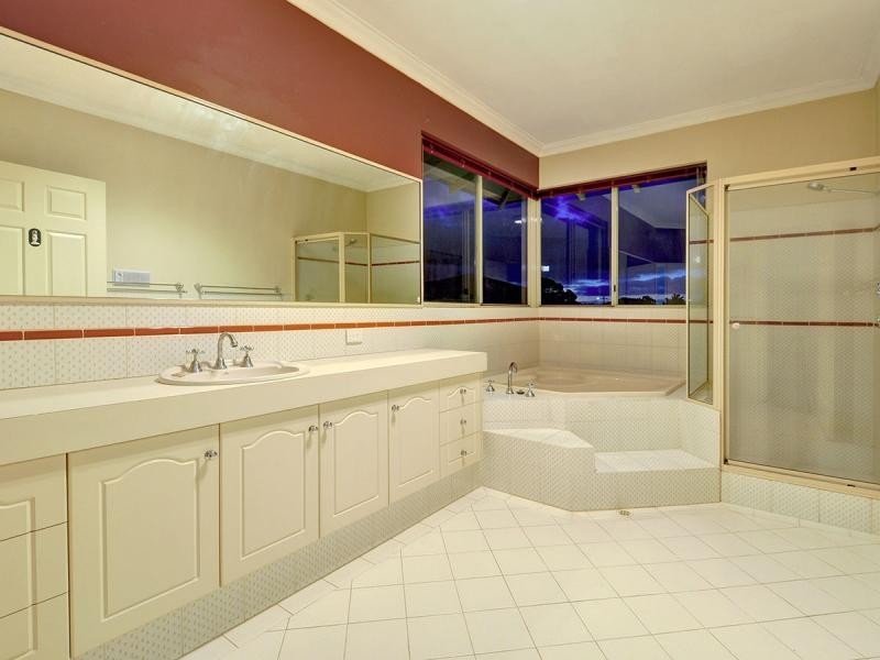 8 Lanchester Way, Stirling WA 6021