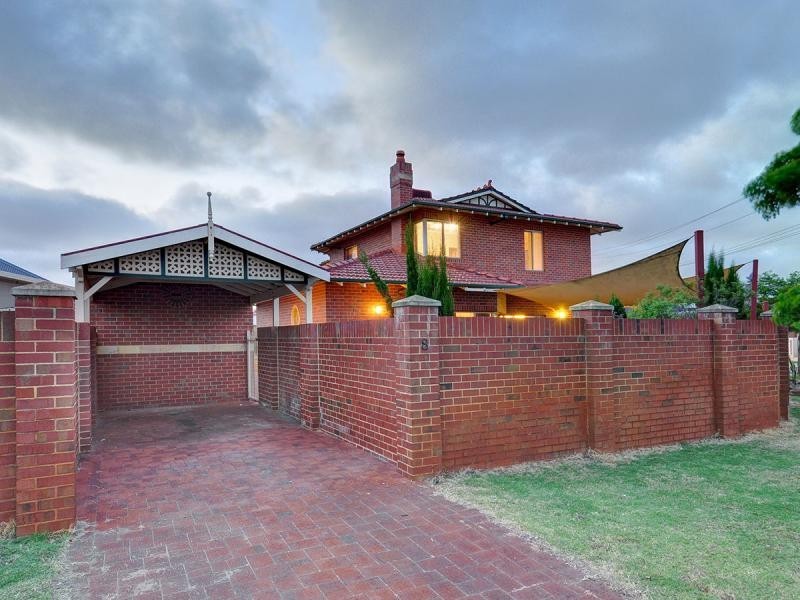 8 Lanchester Way, Stirling WA 6021