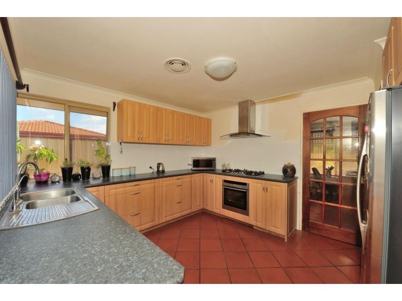 6 Gillen Place, Waikiki WA 6169