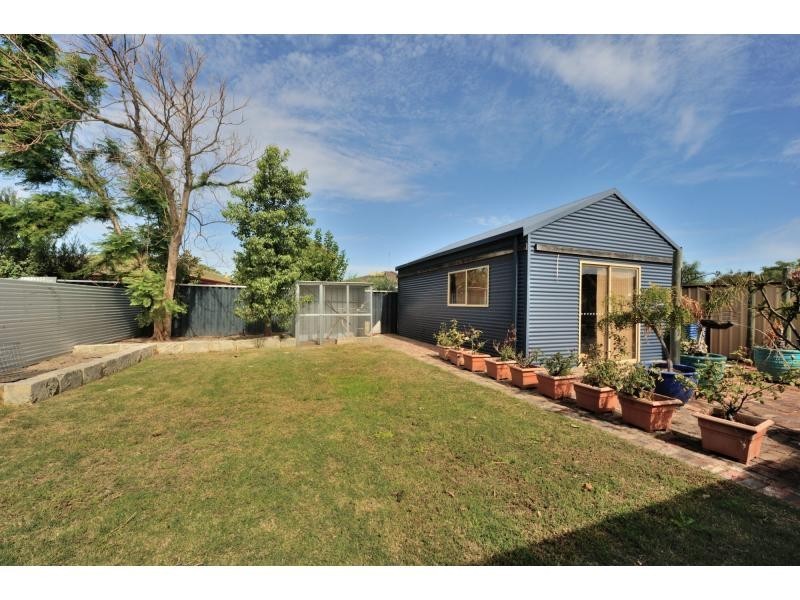 6 Gillen Place, Waikiki WA 6169