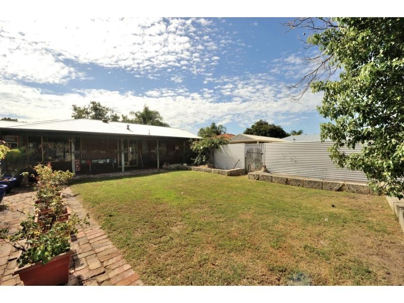 6 Gillen Place, Waikiki WA 6169