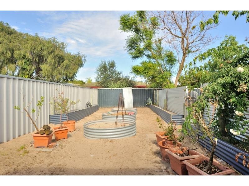 6 Gillen Place, Waikiki WA 6169