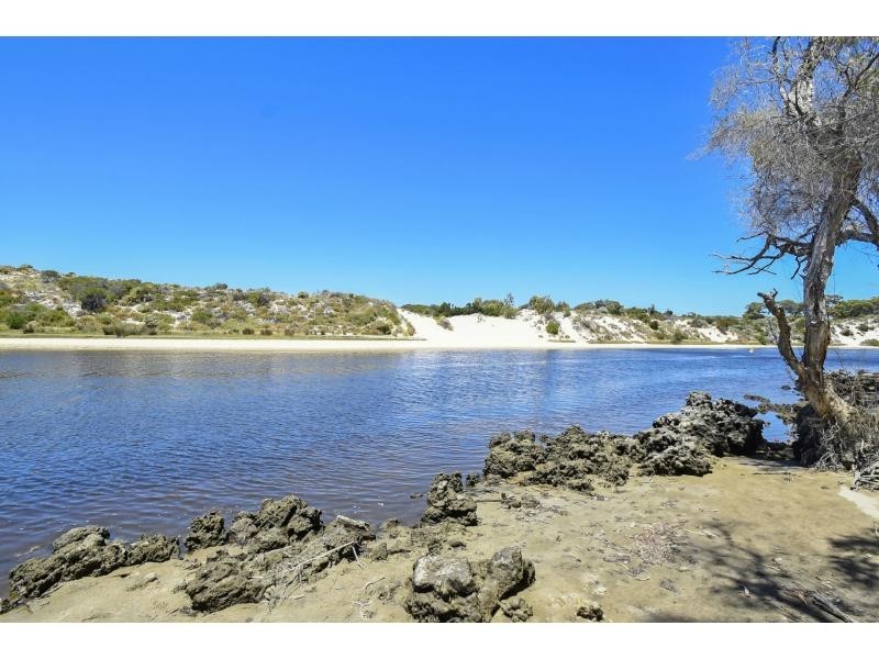 23 Stephens Crescent, Guilderton WA 6041