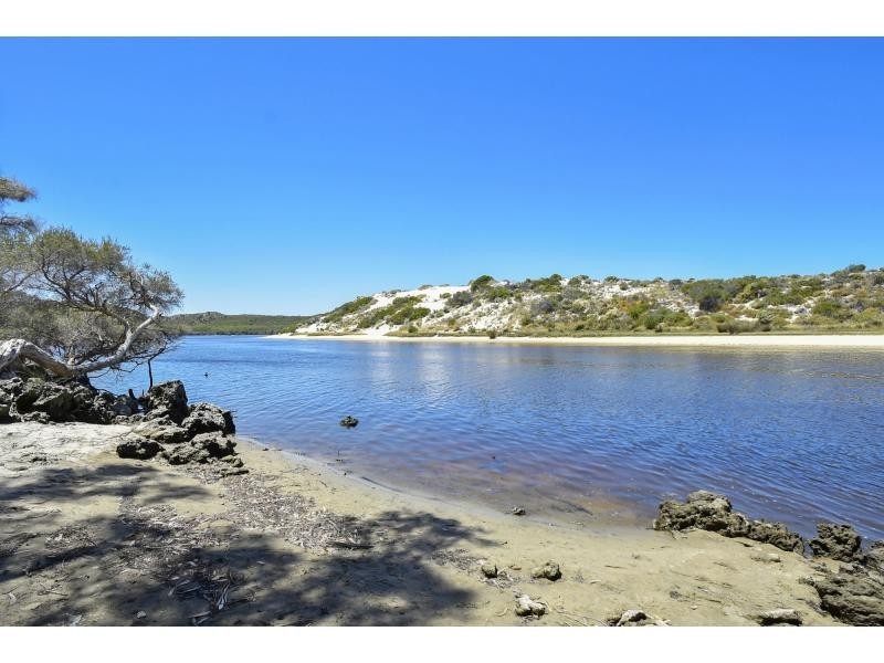 23 Stephens Crescent, Guilderton WA 6041