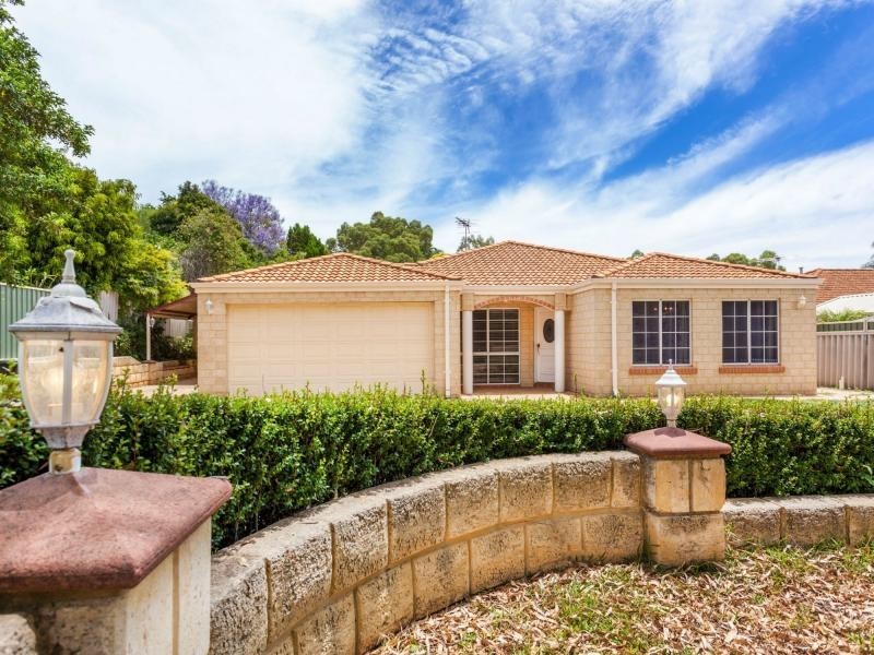 12 Wooloomooloo ROAD, Greenmount WA 6056