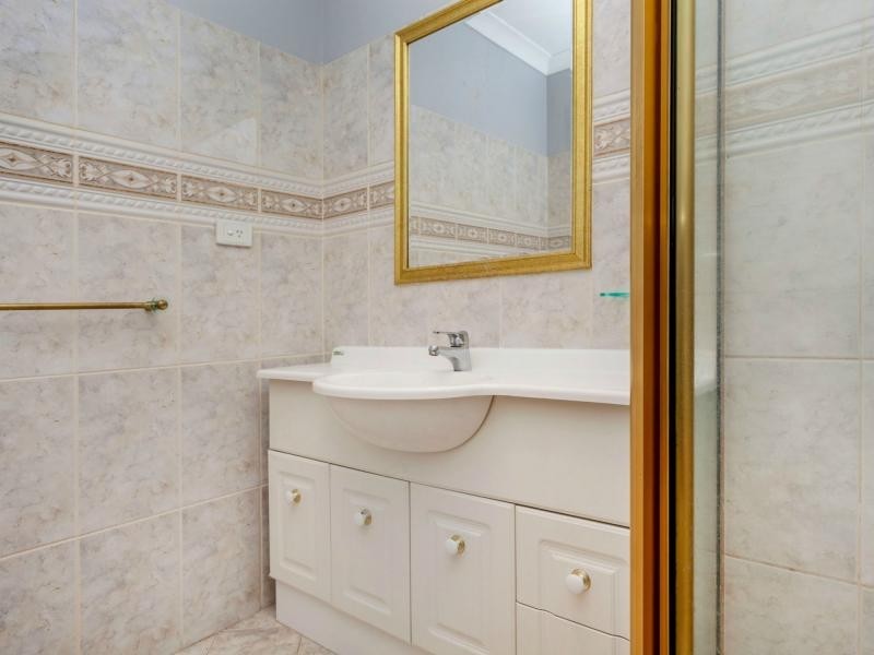 12 Wooloomooloo ROAD, Greenmount WA 6056