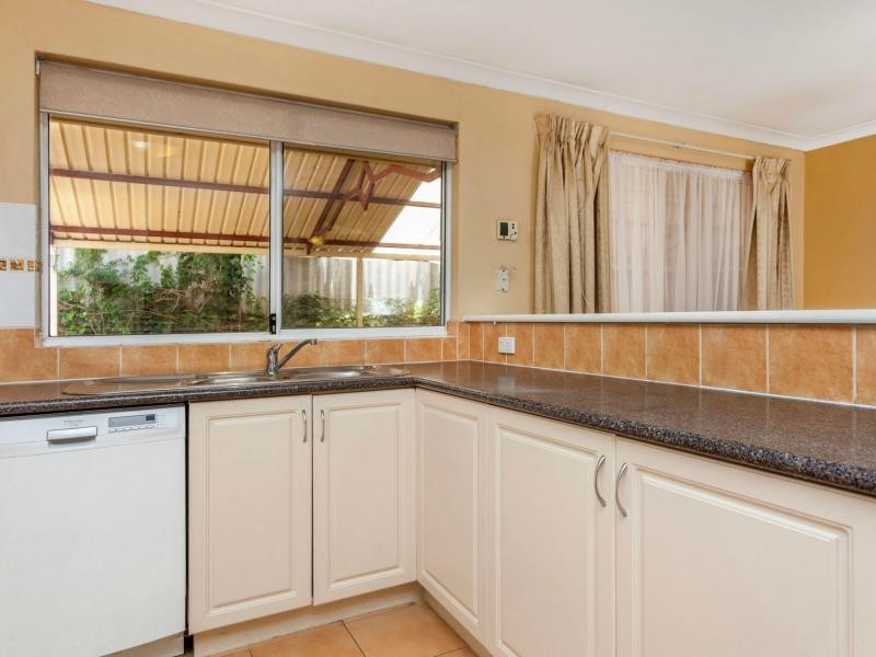 12 Wooloomooloo ROAD, Greenmount WA 6056