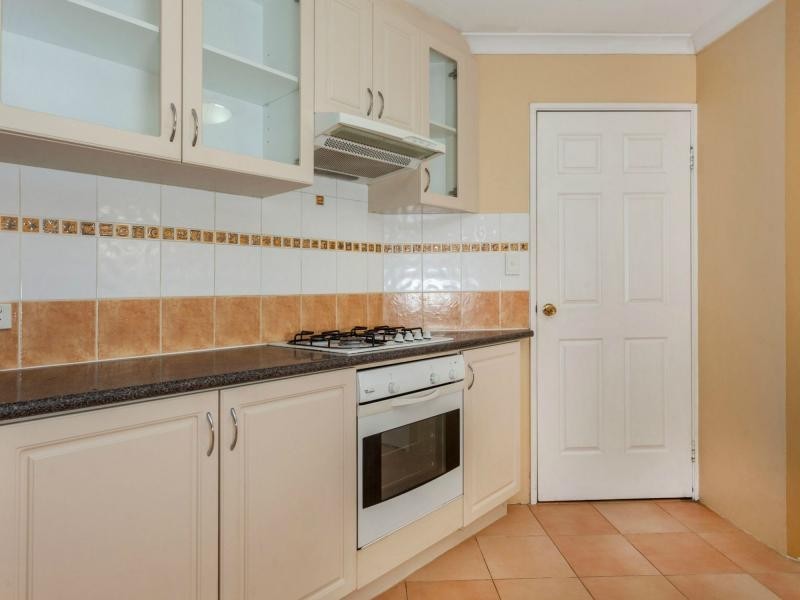 12 Wooloomooloo ROAD, Greenmount WA 6056