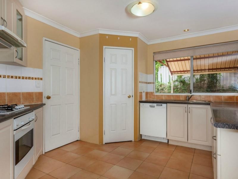 12 Wooloomooloo ROAD, Greenmount WA 6056