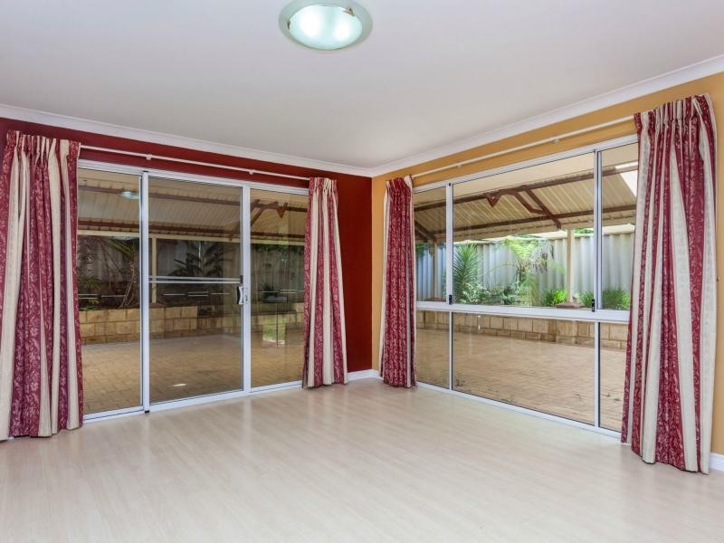 12 Wooloomooloo ROAD, Greenmount WA 6056