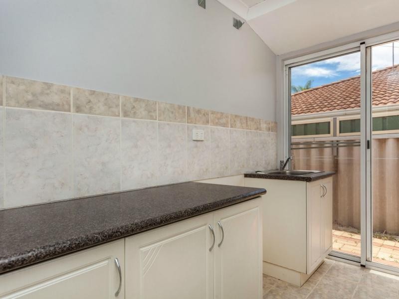 12 Wooloomooloo ROAD, Greenmount WA 6056