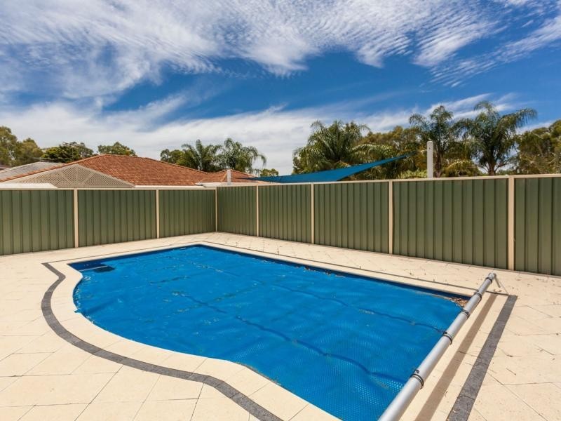 12 Wooloomooloo ROAD, Greenmount WA 6056