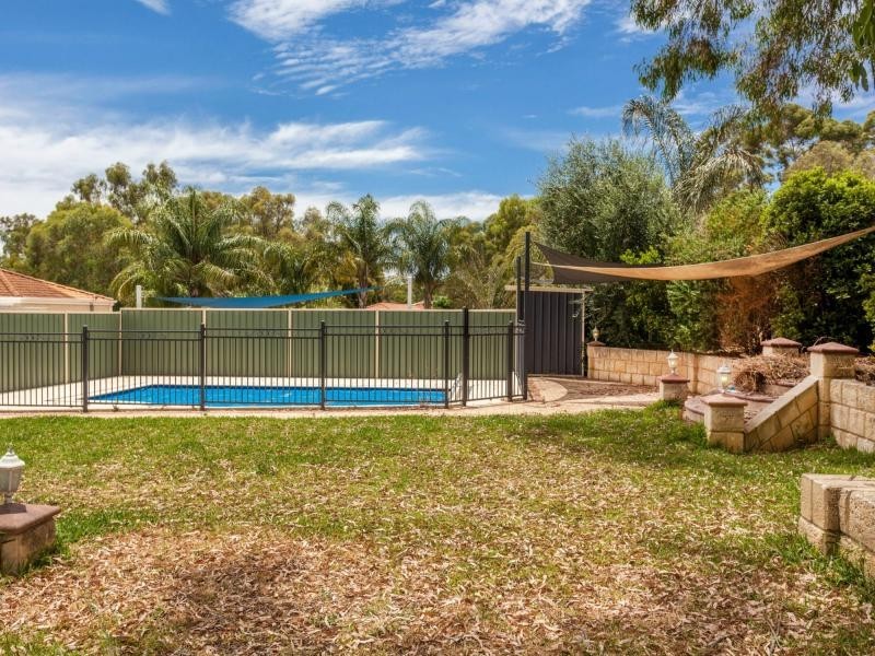 12 Wooloomooloo ROAD, Greenmount WA 6056