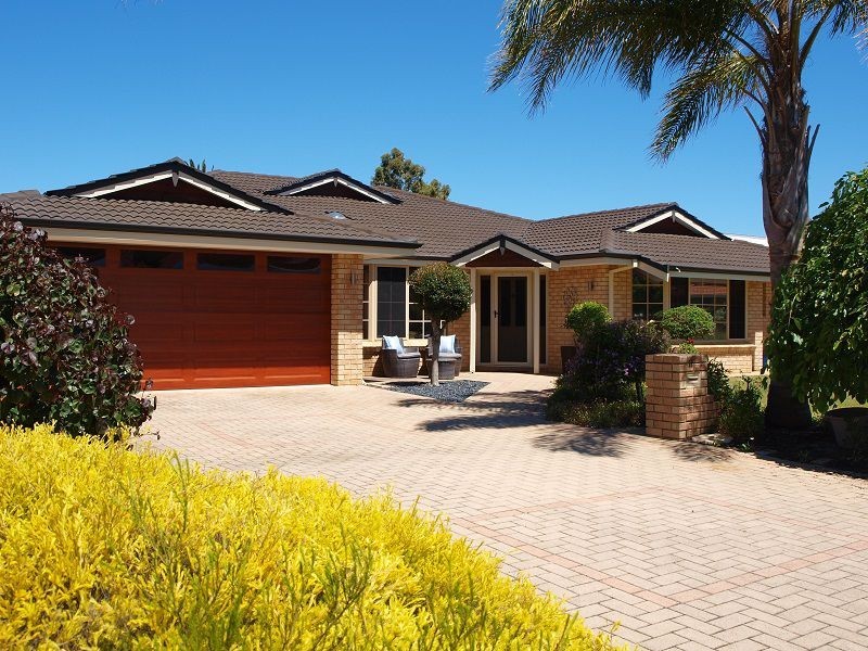 11 Grey-Smith Gardens, Woodvale WA 6026