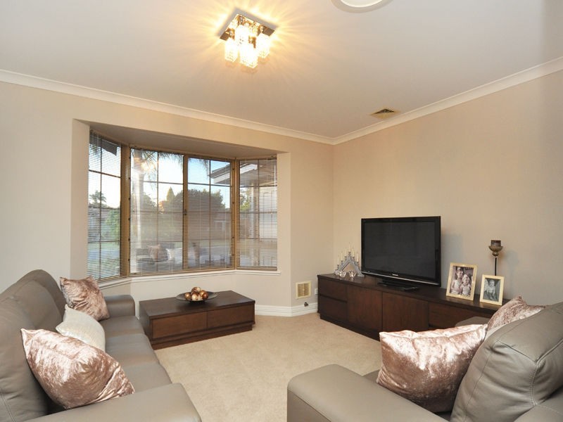 11 Grey-Smith Gardens, Woodvale WA 6026