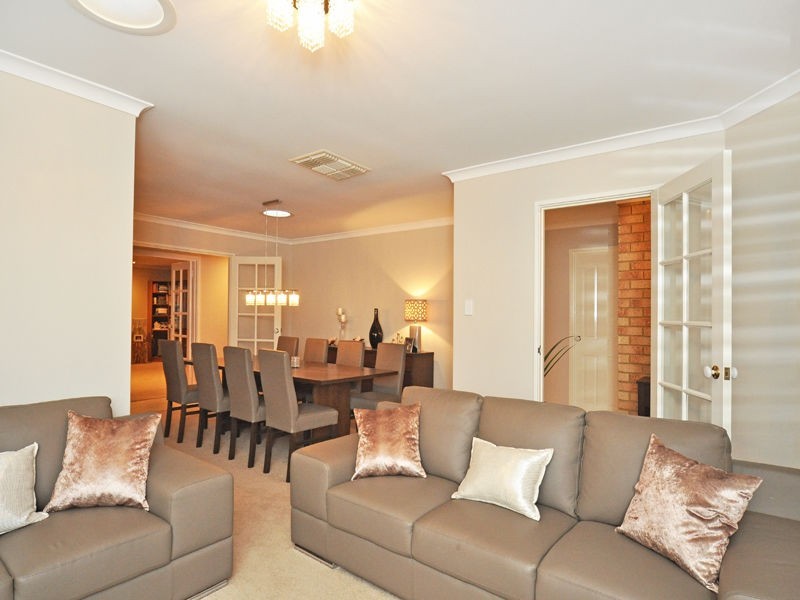 11 Grey-Smith Gardens, Woodvale WA 6026