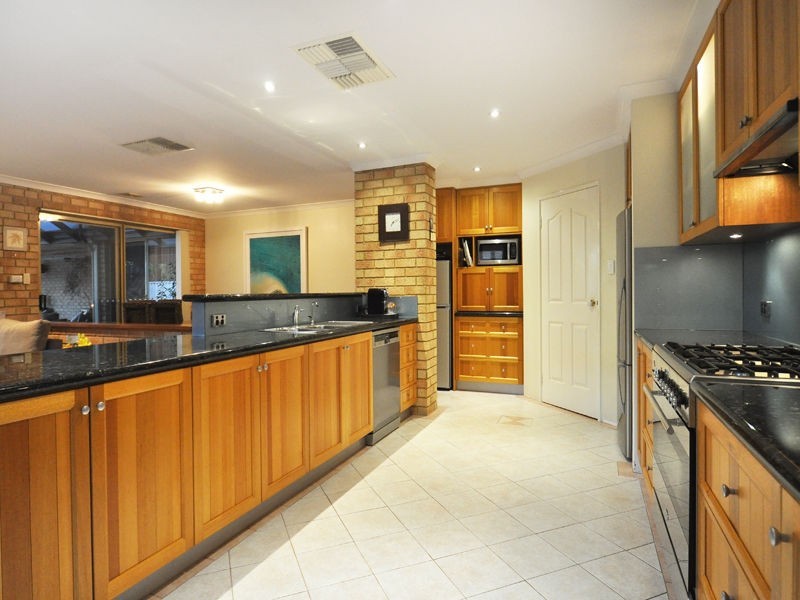 11 Grey-Smith Gardens, Woodvale WA 6026