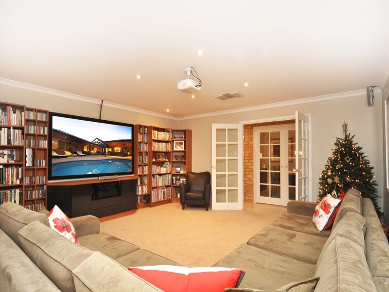 11 Grey-Smith Gardens, Woodvale WA 6026