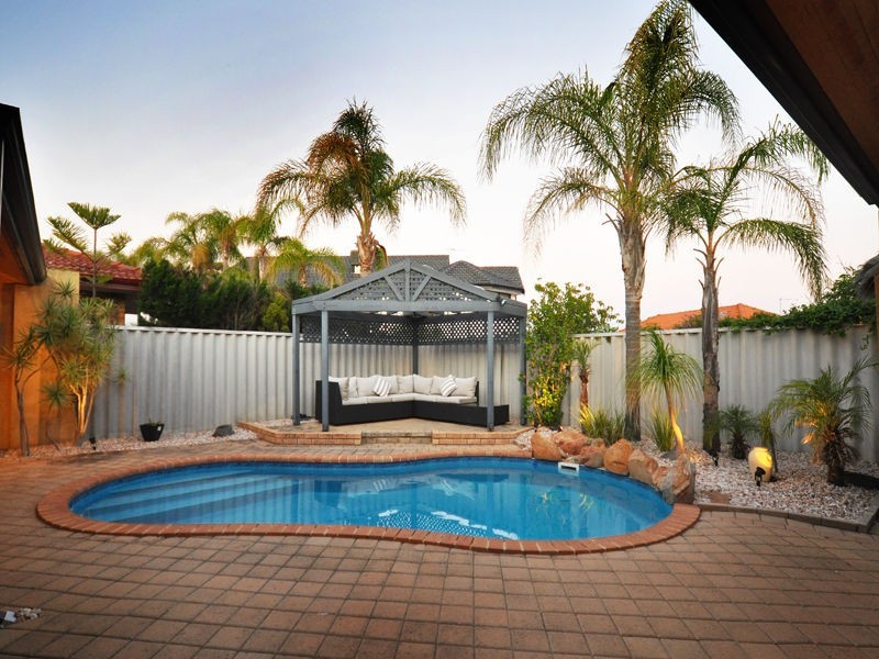 11 Grey-Smith Gardens, Woodvale WA 6026