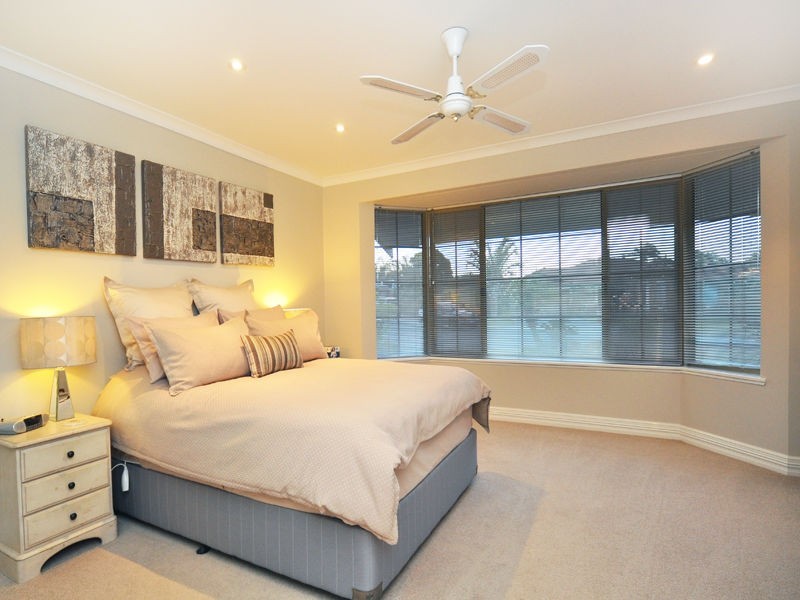 11 Grey-Smith Gardens, Woodvale WA 6026